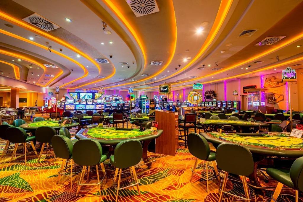 קיירניה Vuni Palace Luxury Resort & Beach & Casino מראה חיצוני תמונה