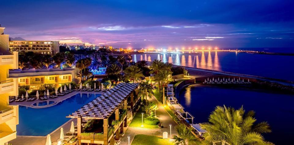 קיירניה Vuni Palace Luxury Resort & Beach & Casino מראה חיצוני תמונה
