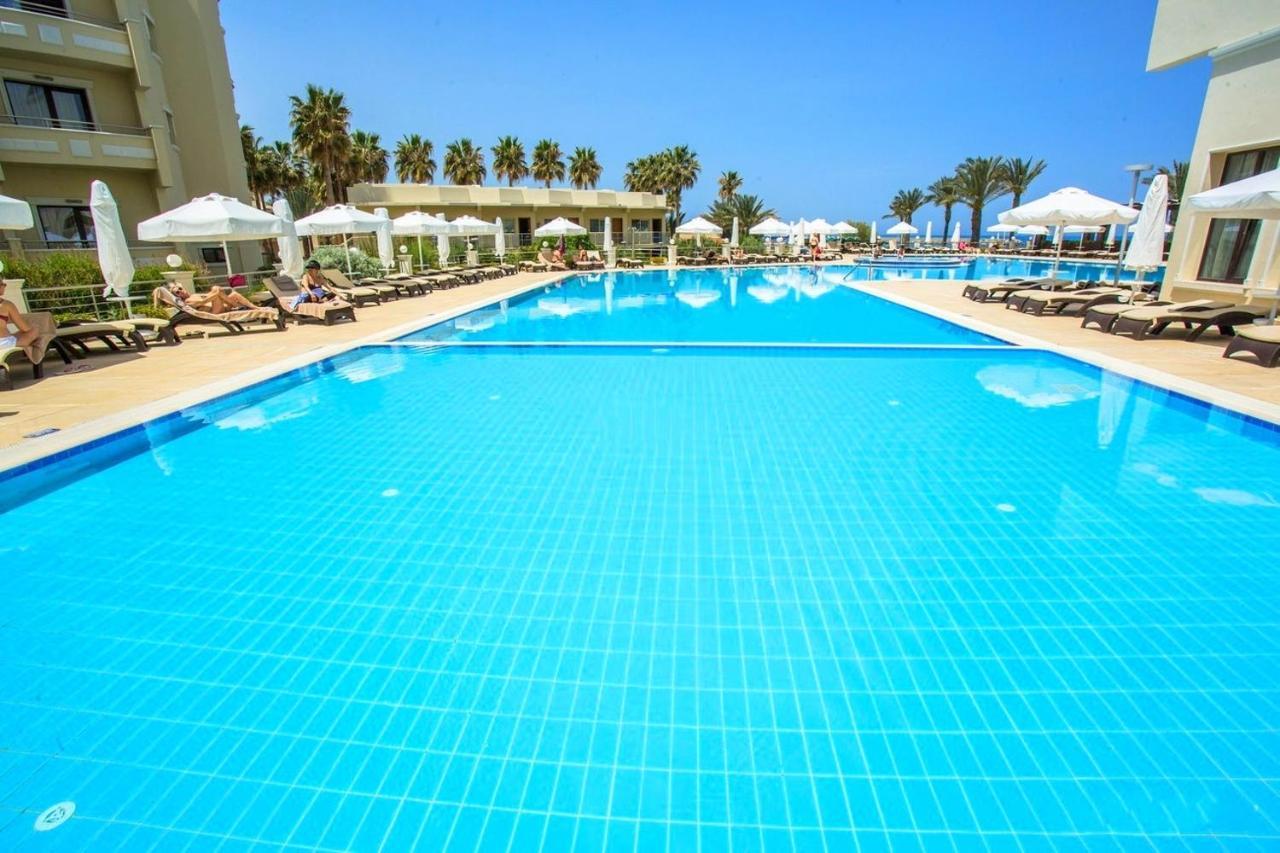 קיירניה Vuni Palace Luxury Resort & Beach & Casino מראה חיצוני תמונה